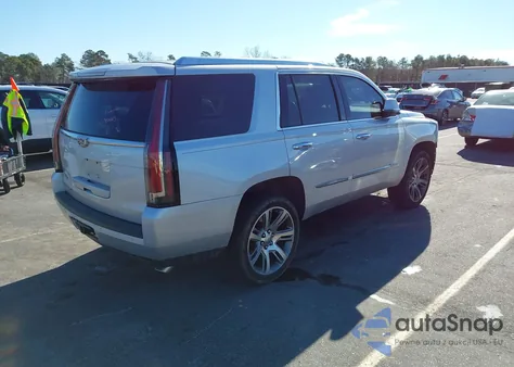 2015 Cadillac Escalade Luxury z USA, uszkodzony, nr VIN 1GYS4MKJ2FR743090